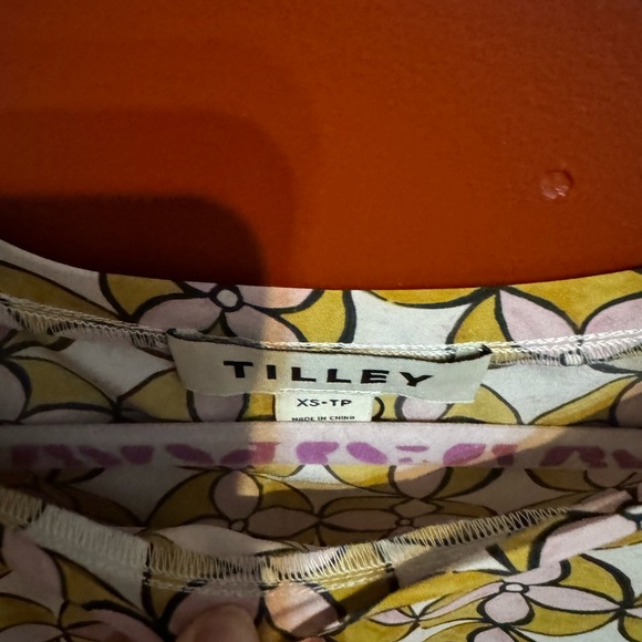 Silk blouse not worn . Tilly xs ordered too small. - Picture 2 of 2